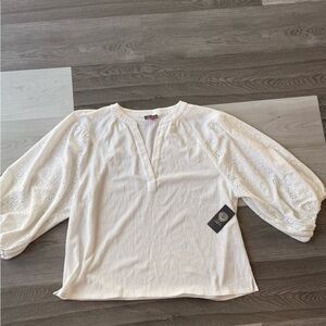 NWT Vince Camuto Plus XXL White Textured Eyelet Puff Sleeve V-Neck Blouse